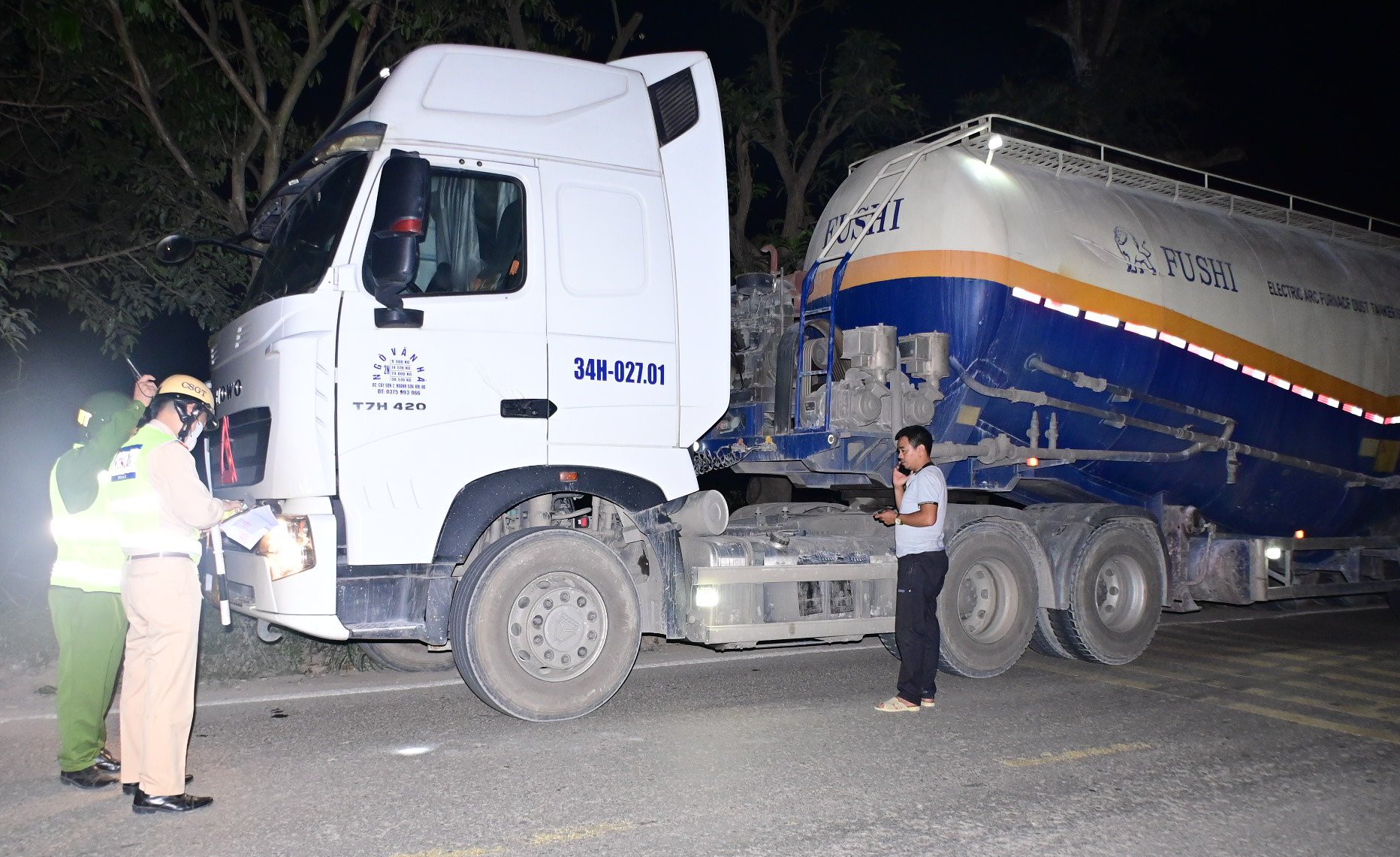 Công an huyện Thủy Nguyên: Xử lý 6 lái xe điều khiển container vào đường cấm đêm 5/4/2024